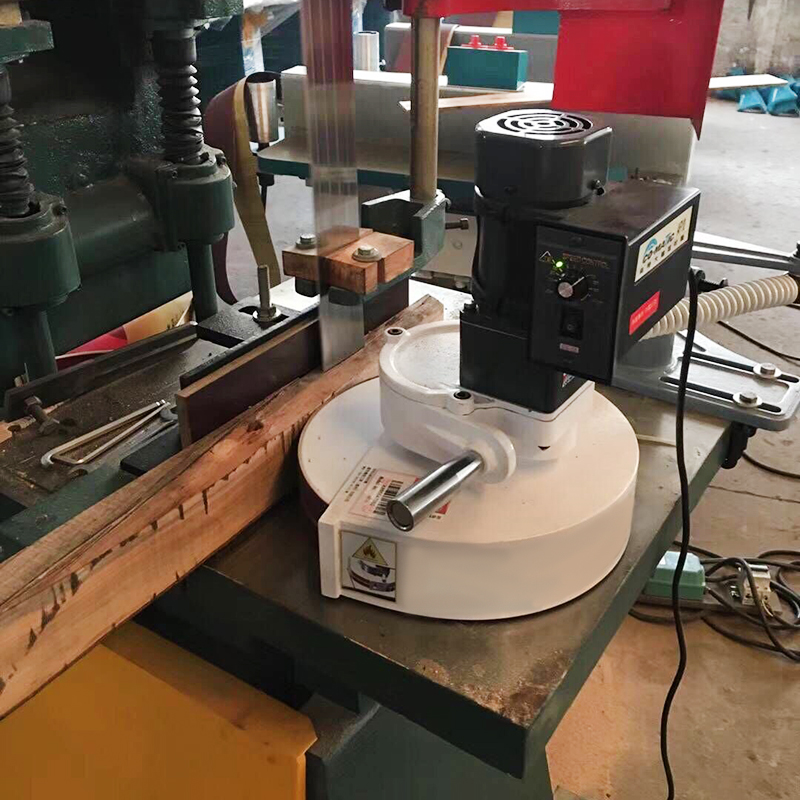 Woodworking Factory - Automatyczny podajnik drewna do piły taśmowej